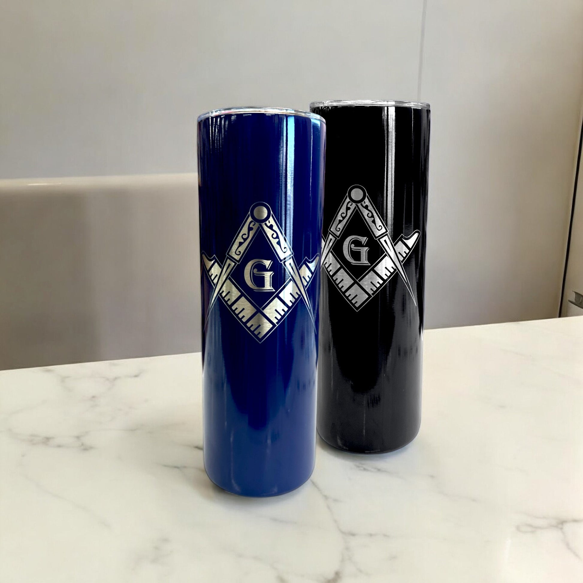 Detailed view of the clear slider lid for the 20 oz freemason tumbler.